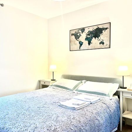 The Room King Size Bed And Private Bathroom Dublino Esterno foto