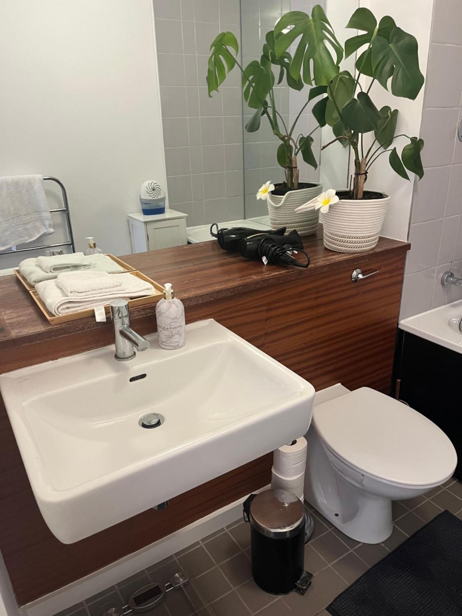 The Room King Size Bed And Private Bathroom Dublino Esterno foto