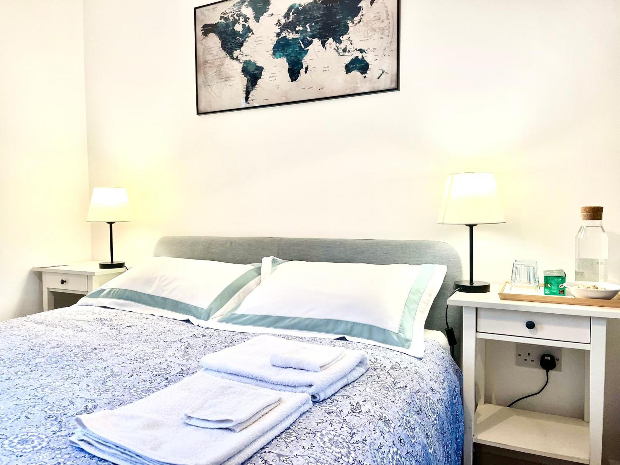 The Room King Size Bed And Private Bathroom Dublino Esterno foto